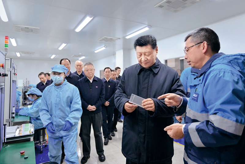 2024年3月18日至21日，中共中央总书记、国家主席、中央军委主席习近平在湖南考察。这是18日下午，习近平在中德合资企业巴斯夫杉杉电池材料有限公司考察。 新华社记者 谢环驰/摄